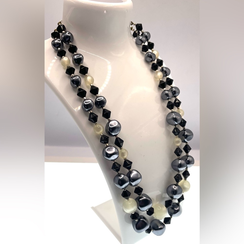 Vintage Signed JAPAN Multi Strand Black and White Iridescent Beaded Necklace - Picture 3 of 8